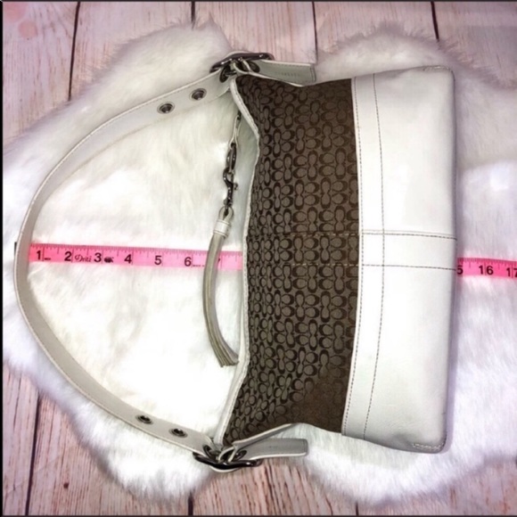 🌟 Signature Coach Shoulder Bag - Picture 6 of 12